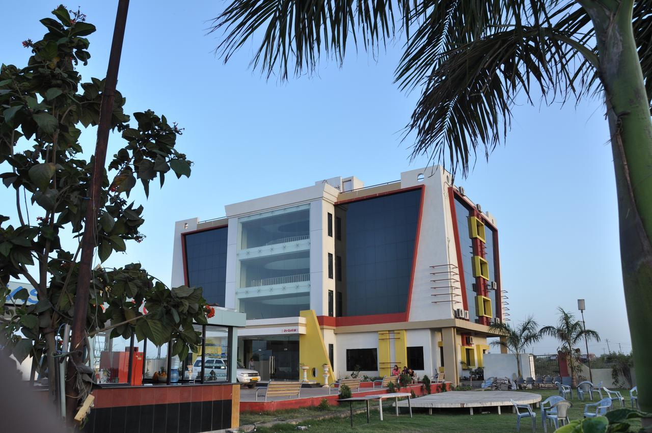 Hotel Keshwara'S Residency Jāmnagar Exterior foto